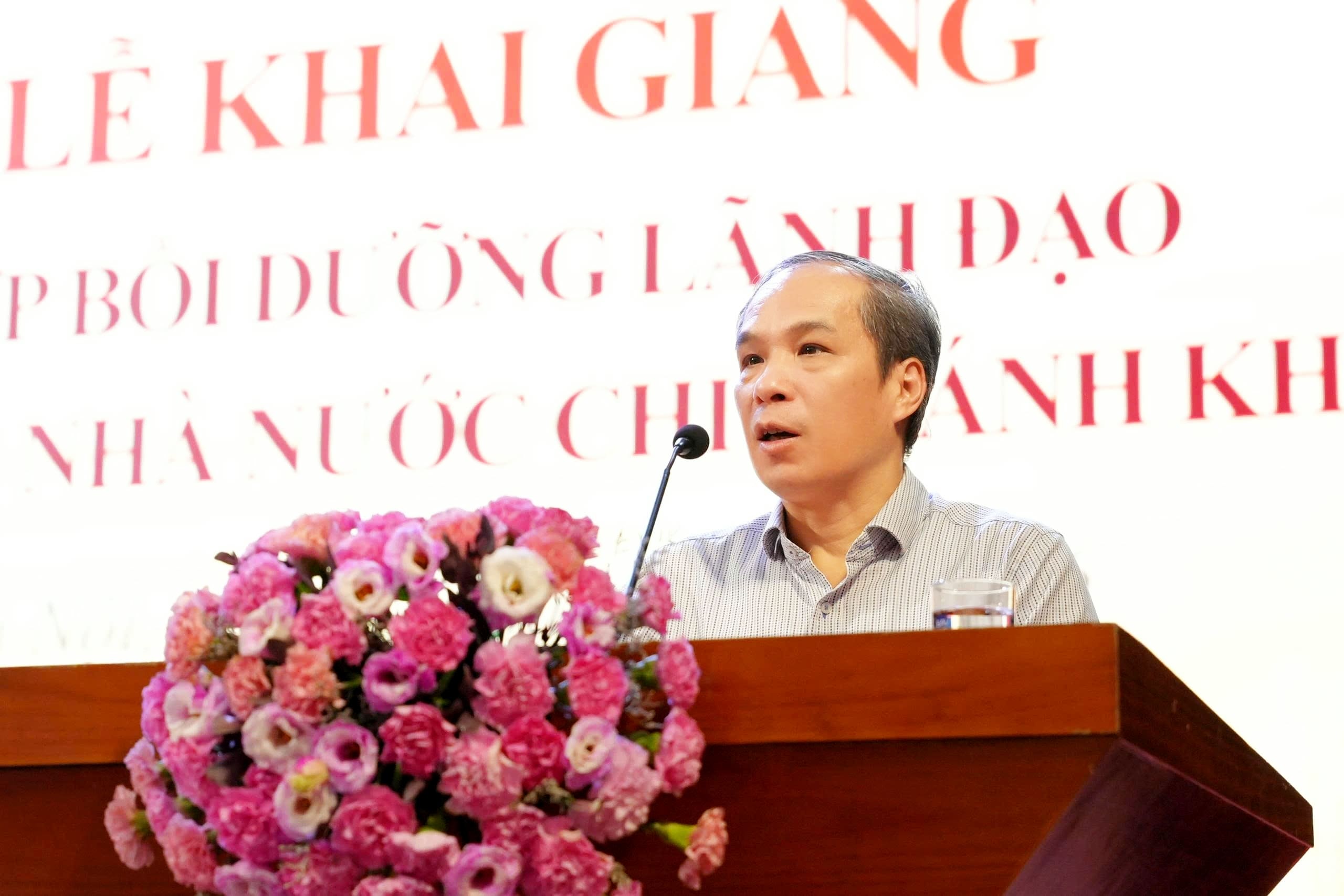 Khai giảng Chương trình bồi dưỡng lãnh đạo Ngân hàng Nhà nước chi nhánh khu vực năm 2026.jpg